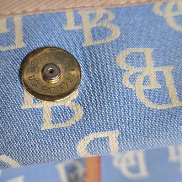 Clean! Dooney & Bourke Sky Blue Canvas Signature Shoulder Bag - Picture 9 of 11